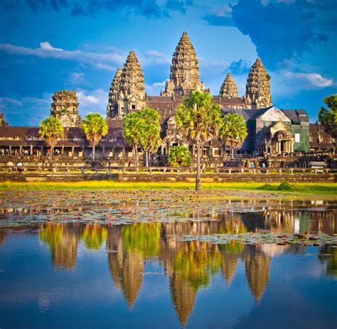 Famous Angkor Wat Temple Complex In Sunset Cambodia Viajes A La Medida