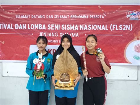 Pukau Juri Pemenang Fls N Lomba Seni Kriya Bikin Mainan Tradisional Yang Mengingatkan Pada Masa