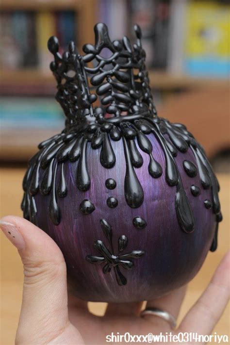 Its Amazing What This Artist Can Do With A Glue Gun