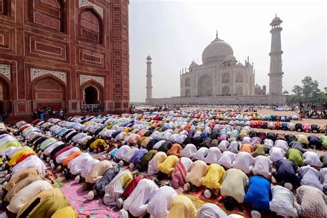 Muslims Across The World Celebrate Eid Al Fitr Oman Observer