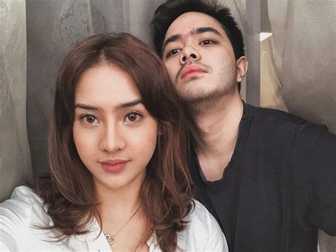 Anya geraldine sempat menghebohkan publik di tahun 2016 karena video mesranya bersama sang kekasih, okky raditya. 10 Potret Gaya Pacaran Anya Geraldine & Ovi Rangkuti