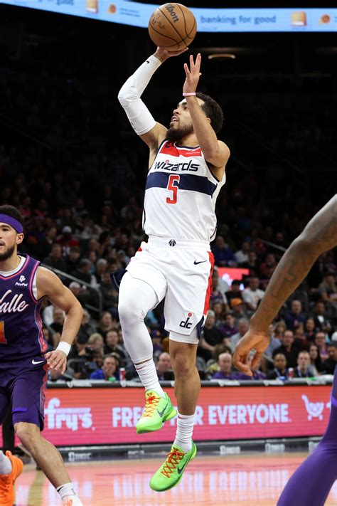 Washington Wizards guard Tyus Jones (5) shoots a basket against Phoenix