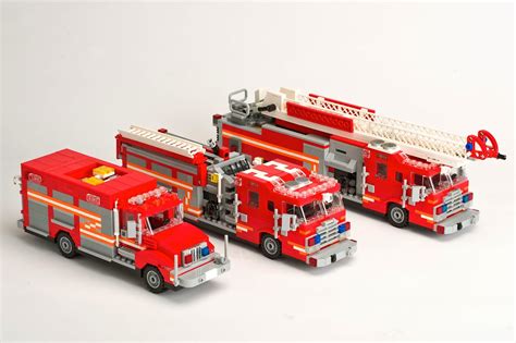 Direkt in der großen mediamarkt welt entdecken. Group Shot of My Lego Fire Trucks | Andy Thomas | Flickr