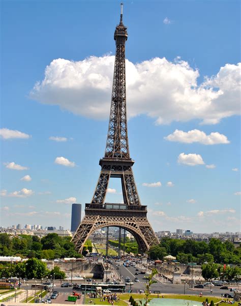 Le Tour Eiffel On A Beautiful Sunny Day Tour Eiffel Eiffel Eiffel Tower