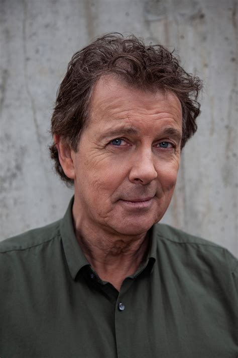 Paul de leeuw en robert ten brink als sint en piet (langere versie). Robert ten Brink: 'Het spel is hetzelfde, de wereld is ...