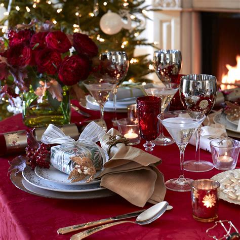 Make the champagne glasses extra festive and fancy for the grand christmas toast. 5 ideas for Christmas table settings - Christmas ideas ...