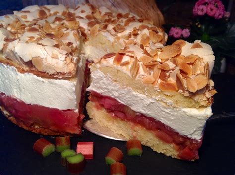 10 minuten vor ende der backzeit für das baiser eiweiß mit zucker sehr steif schlagen, bis spitzen stehen bleiben. Pin auf Eigene Rezepte - Backen, Kuchen, Torten und Gebäck