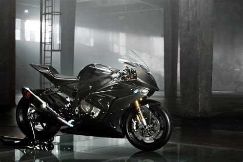 Yaps, motor khusus balap ini resmi meluncur di amerika serika dengan harga fantastis apa sih keunggulannya? EICMA: BMW HP4 Race | MaxxMoto