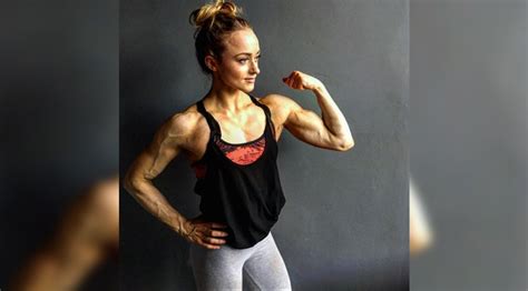 The arm is one of the more difficult areas of the body to draw. The Best Female Arms On Instagram | Muscle & Fitness