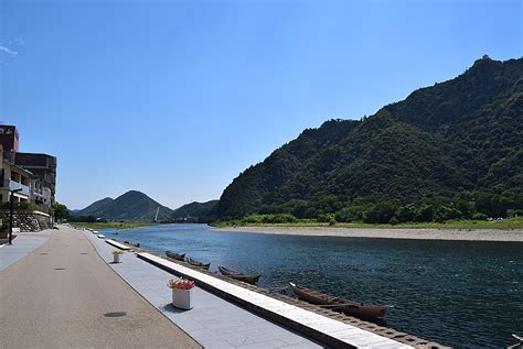 Salah satu serangan dengan kaki disebut : 10 Sungai Terpanjang di Jepang Beserta Gambarnya