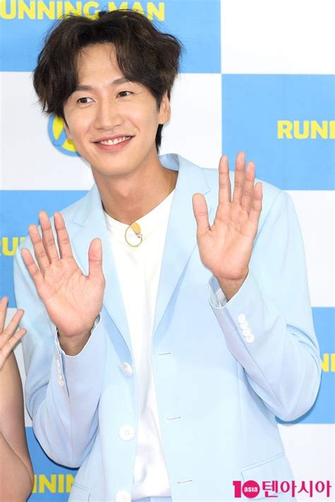 이광수 | masijacoke850714 on instagram: TEN PHOTO이광수 '런닝맨 팬미팅 함께해요' | 텐아시아