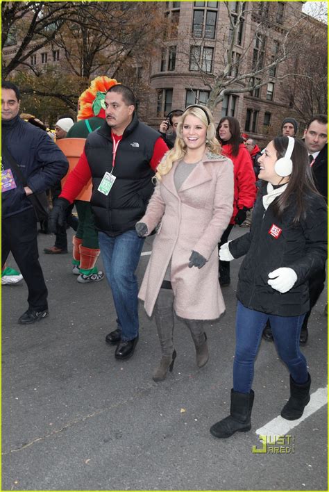 Jessica Simpson Thanksgiving Day Parade Performance Photo 2498611