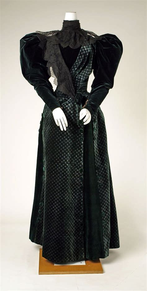 Walking Dress French The Met In 2020 Walking Dress Victorian