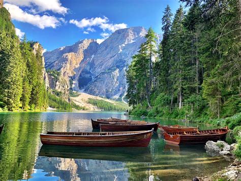 Conheça O Lago Di Braies Um Dos Lugares Mais Lindos Da Itália