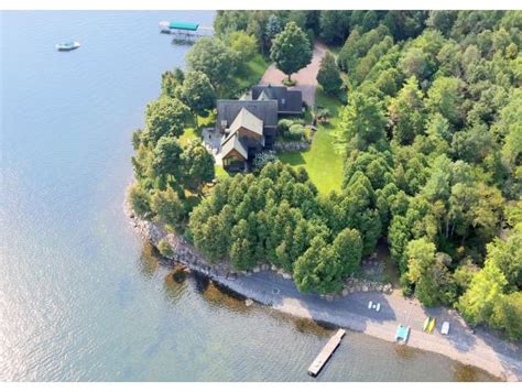 The burlington resident last week plopped down nearly $600,000 on a lakefront camp in north hero. bernie sanders Lake Champlain summer home