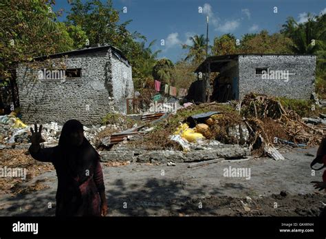 2004 Tsunami Damage To Khollofushi Island Maldives Stock Photo Alamy