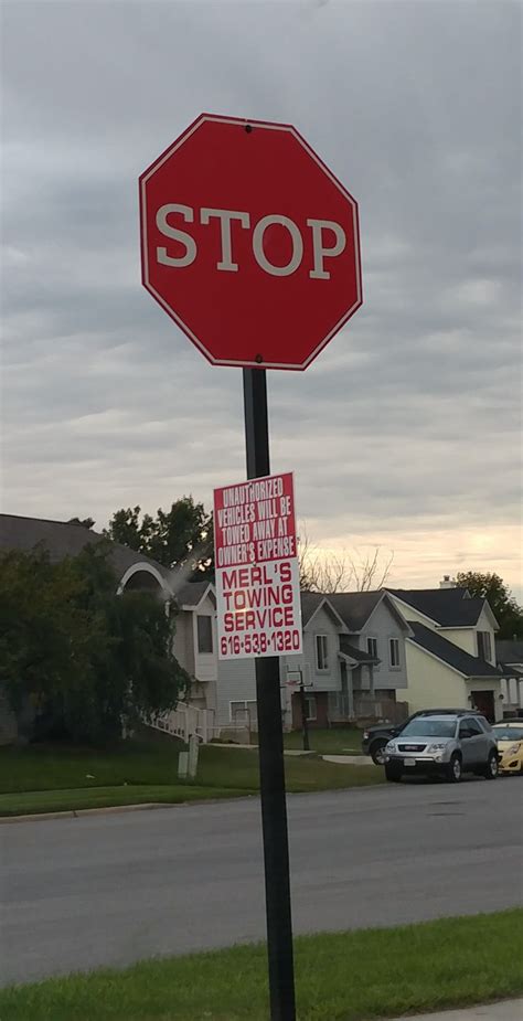 The Font On This Stop Sign Towing Service Fonts Signs Designer Fonts Types Of Font Styles