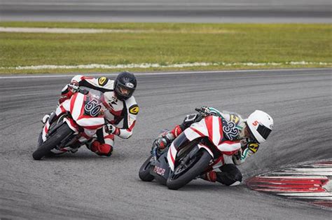 Racr Riding And Racing School At Bic On August 4 5 Autocar India