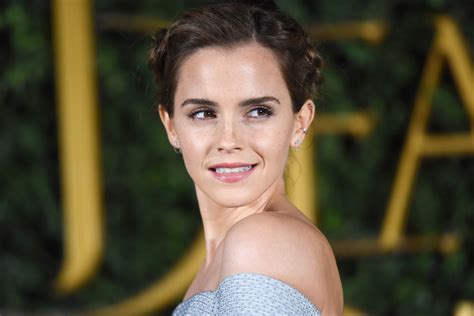 This Is Why Emma Watson Wont Take A Selfie With You Metro Us