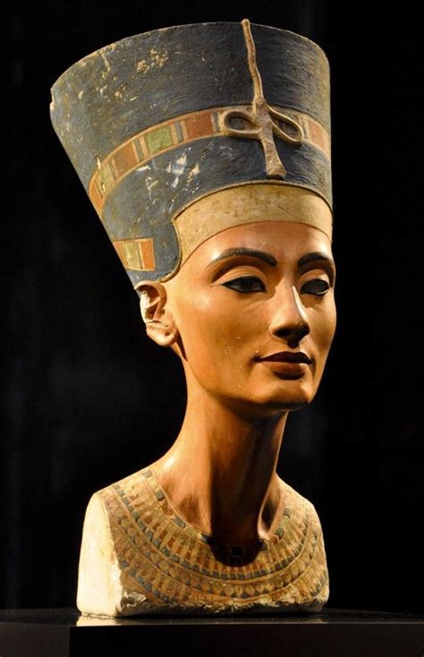 Buste De Néfertiti Par Thoutmôsis 8ème Dynastie Epouse Dakhenaton Elle A Une Très Grande