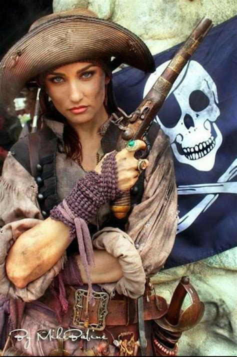 Pin By David Ray On Pirate Garb Female Pirate Costume Pirate Woman Pirate Costume