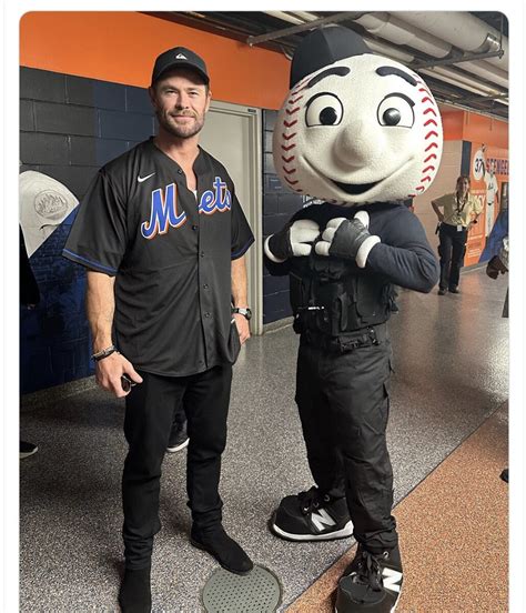Reason 1000000 Why The Mets Should Not Wear Black Uniforms The