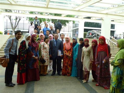 Sebagai bahasa yang luas pemakaiannya, bahasa ini menjadi bahasa resmi di brunei, indonesia (sebagai bahasa indonesia). DobotBlog: Pengajian Bahasa Gunaan (BAHASA MELAYU) UiTM