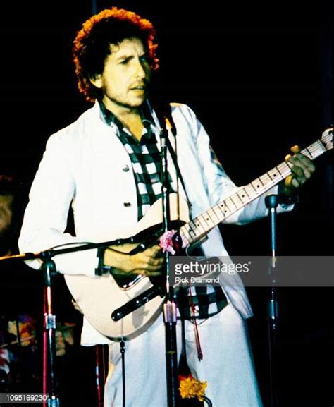 Bob Dylan 1974 Photos And Premium High Res Pictures Getty Images