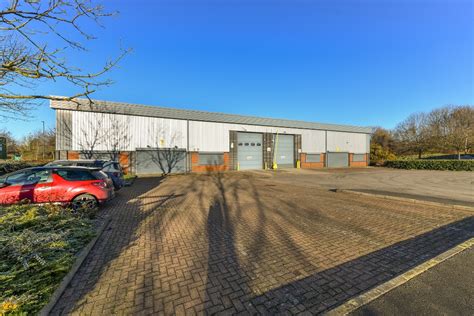 Good Quality Modern Warehouse Unit With Excellent Connectivity To The