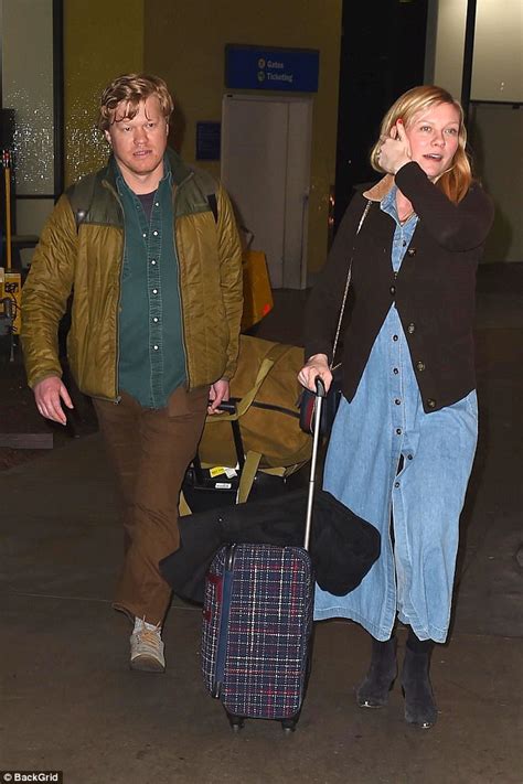 Plemons's acting credentials might be stronger, but what's more robust in the presence of his love. 'Pregnant' Kirsten Dunst with Jesse Plemons at LAX | Daily ...