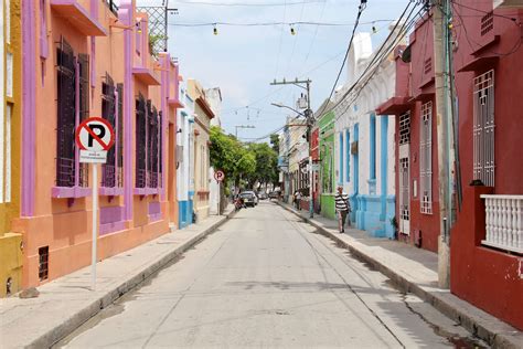 Reisen nach santa marta, kolumbien? Straße in Santa Marta, Kolumbien • Jamane