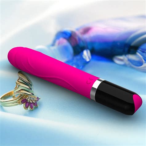 Erotic Vibrating Penis Cock For Shemales And Crossdressers