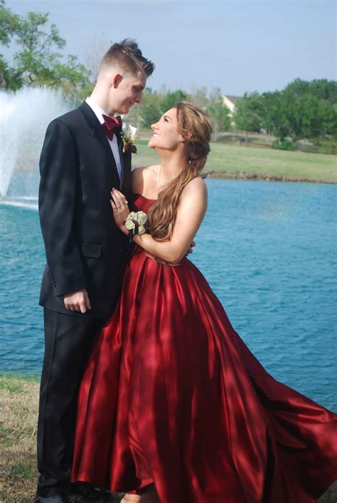 Pin By Caroline Grace On Prom Pictures 2018 Prom Poses Prom Photoshoot Prom Pictures Couples