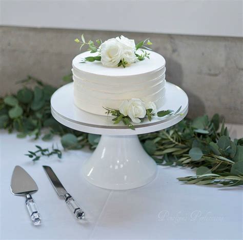 Pin By Melanie Burnham Bouffard On Buttercream Wedding Cakes Simple