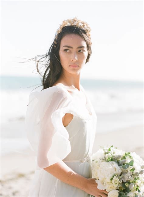 Romantic Beach Bride Elizabeth Anne Designs The Wedding Blog