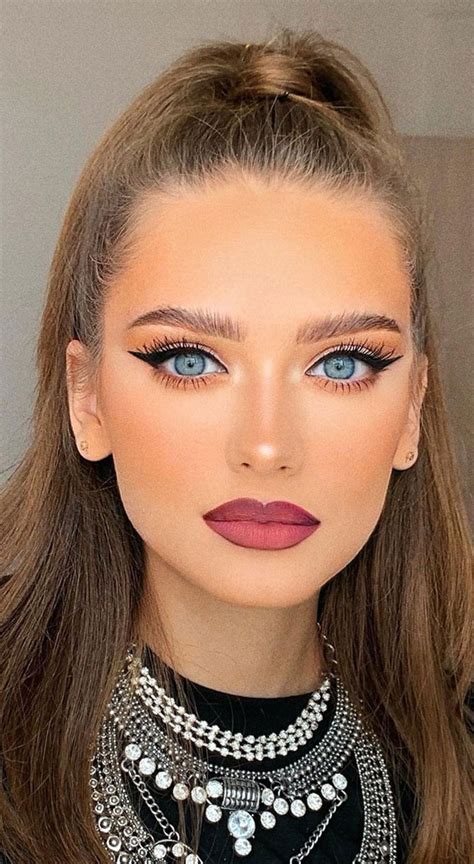 Incredibly Beautiful Soft Makeup Looks For Any Occasion Burgundy Lip
