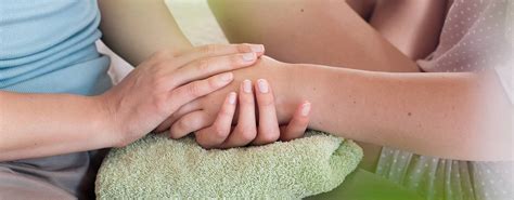 Offrez un instant de détente avec ce massage des mains Magazine