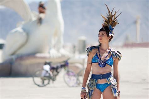 Fashion For Burning Man How To Beat The Heat In Style