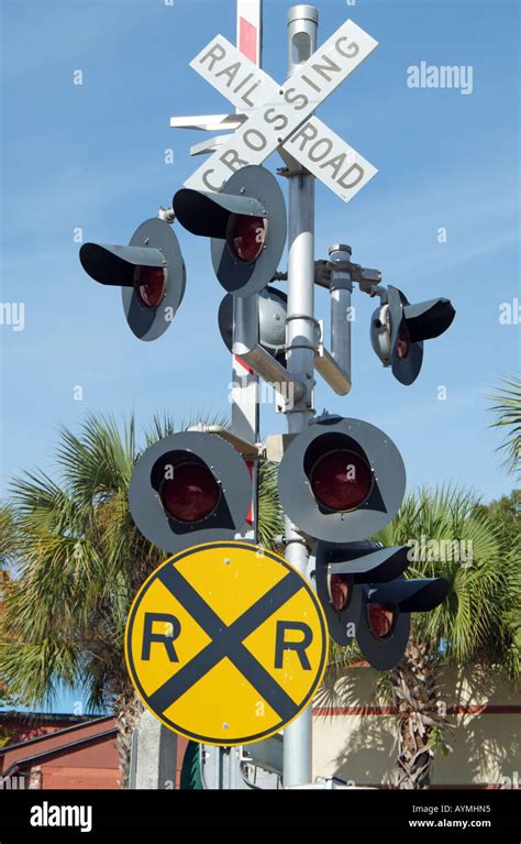 Railroad Crossing Signals Usa Hi Res Stock Photography And Images Alamy