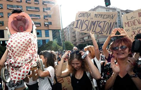 Insultos Entre Feministas Y Católicos En El Juicio Por La Procesión