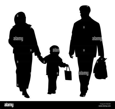Familia Feliz Hija De Madre Y Padre Caminando Con Bolsas De La Compra