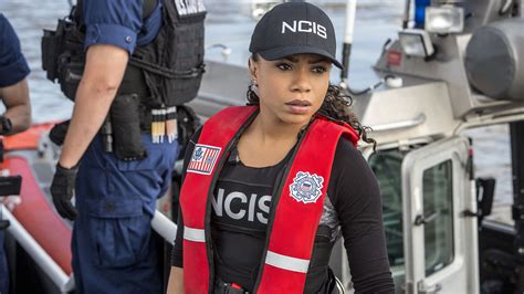 Watch Ncis New Orleans Season 2 Episode 24 Sleeping With The Enemy