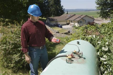 What do i do if i smell gas? Do I Need A Leak Test For My Propane Supply Tank? | kemgas