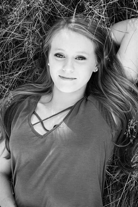 kaylee curtis high school senior class of 2017 [tacoma senior photographer] kelsey darcy photo