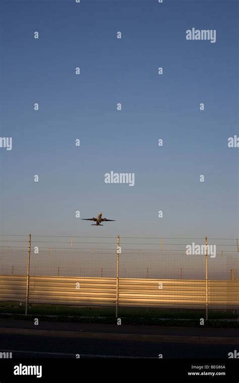 Airport Perimeter Fence Hi Res Stock Photography And Images Alamy