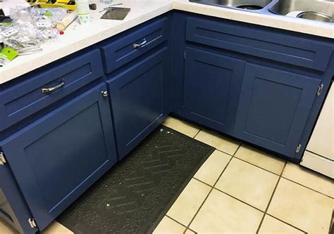 White is a timeless choice but there are more contemporary alternatives to consider. What's the Best Paint for Laminate Cabinets? | Laminate cabinets, Best paint for laminate ...