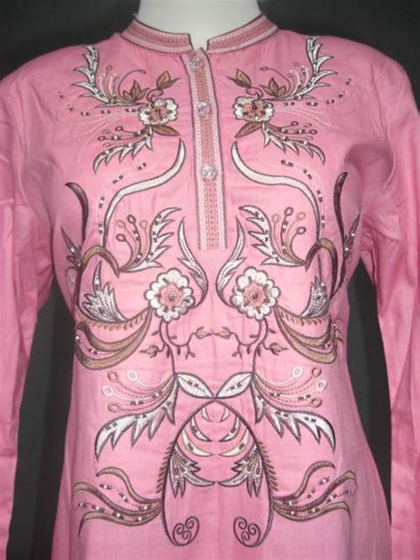 Bahagian lubang leher baju yang telah dipin bersama facingnya/kain lapik dalam lubang leher ( sila rujuk post sebelum ini untuk teknik poto. learn more about kemahiran hidup: BAB2