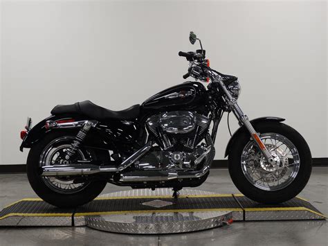 Pre Owned 2017 Harley Davidson Sportster 1200 Custom Xl1200c Sportster