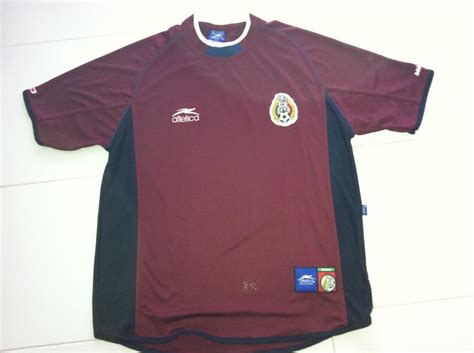 La selección mexicana de fútbol presentó este viernes una nómina para afrontar las. Top 10 Uniformes raros de la Selección Mexicana - Futbol ...