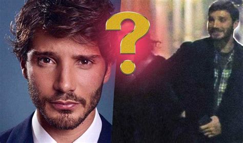 Nei giorni scorsi, è iniziata la caccia alla nuova fidanzata di stefano de martino, appena ritornato ufficialmente single dopo la separazione da belen rodriguez. Stefano De Martino paparazzato con una nuova ragazza ...